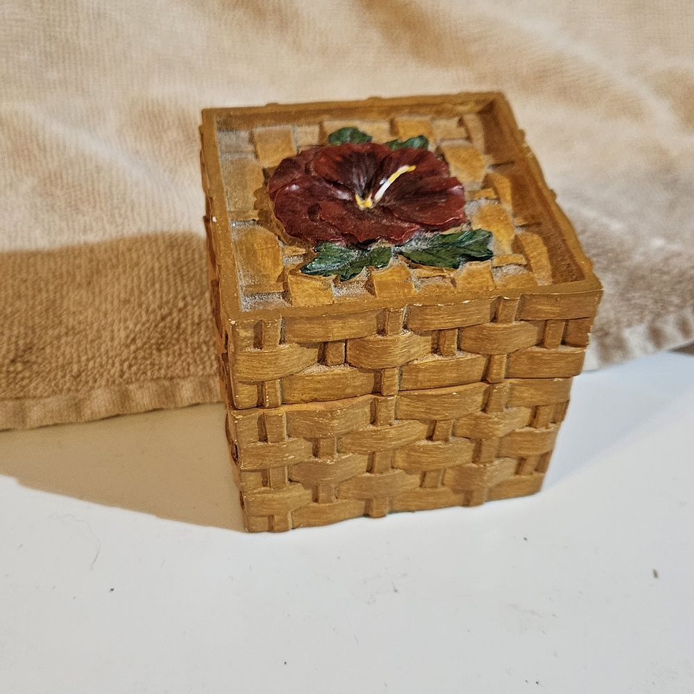 Ceramic Woven Trinket Box With Flower